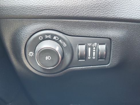 Used 2019 Jeep Compass Limited FWD image 22