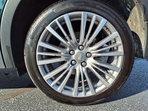 Used 2024 Cadillac XT4 Premium Luxury w/ Cold Weather Package AWD/4WD image 35