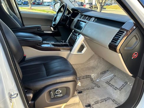 Used 2016 Land Rover Range Rover HSE image 10