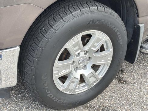 Used 2017 Nissan Titan SV image 9