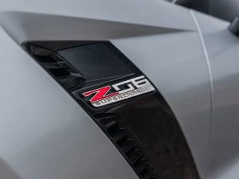 Used 2016 Chevrolet Corvette Z06 w/ 2LZ Preferred Equipment Group image 7