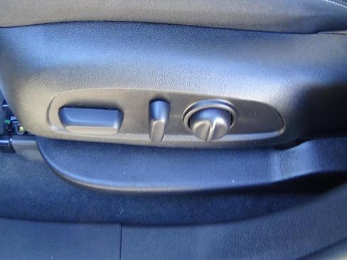 Used 2025 Chevrolet Blazer LT image 15