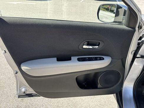 Used 2019 Honda HR-V LX image 38