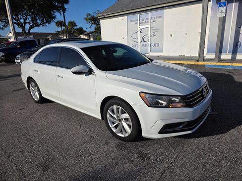 Used 2018 Volkswagen Passat 2.0T SE image 2