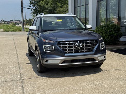 New 2025 Hyundai Venue Limited image 18