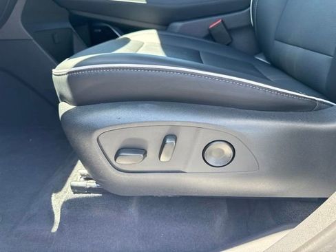 Used 2025 Buick Enclave Preferred FWD image 19