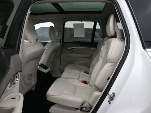 Used 2022 Volvo XC90 T6 Inscription w/ Climate Package image 18