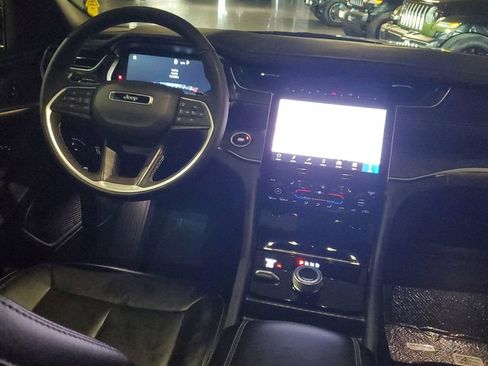 Used 2025 Jeep Grand Cherokee L Limited image 13