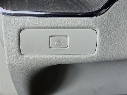 Used 2023 Volvo XC60 B5 Plus w/ Protection Package Premier FWD image 11