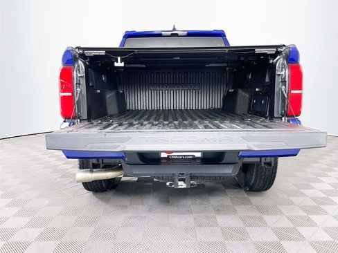 Used 2025 Toyota Tacoma TRD Off-Road image 29