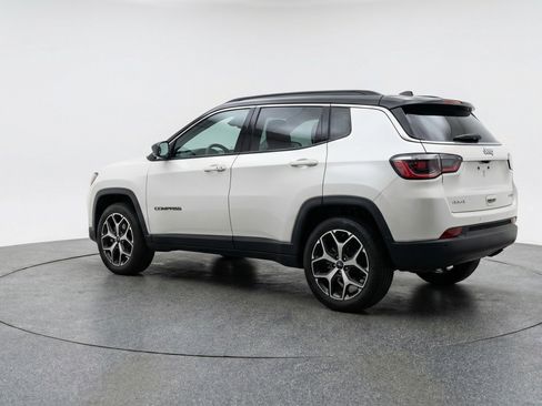 Used 2025 Jeep Compass Limited AWD/4WD image 6