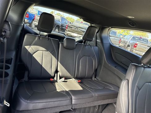 New 2026 Chrysler Pacifica Select image 24