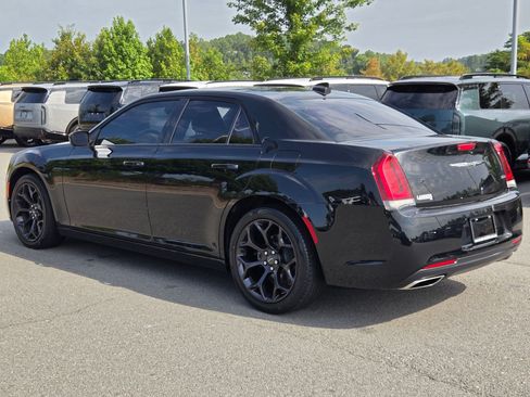 Used 2020 Chrysler 300 Touring w/ Sport Appearance Package RWD image 5