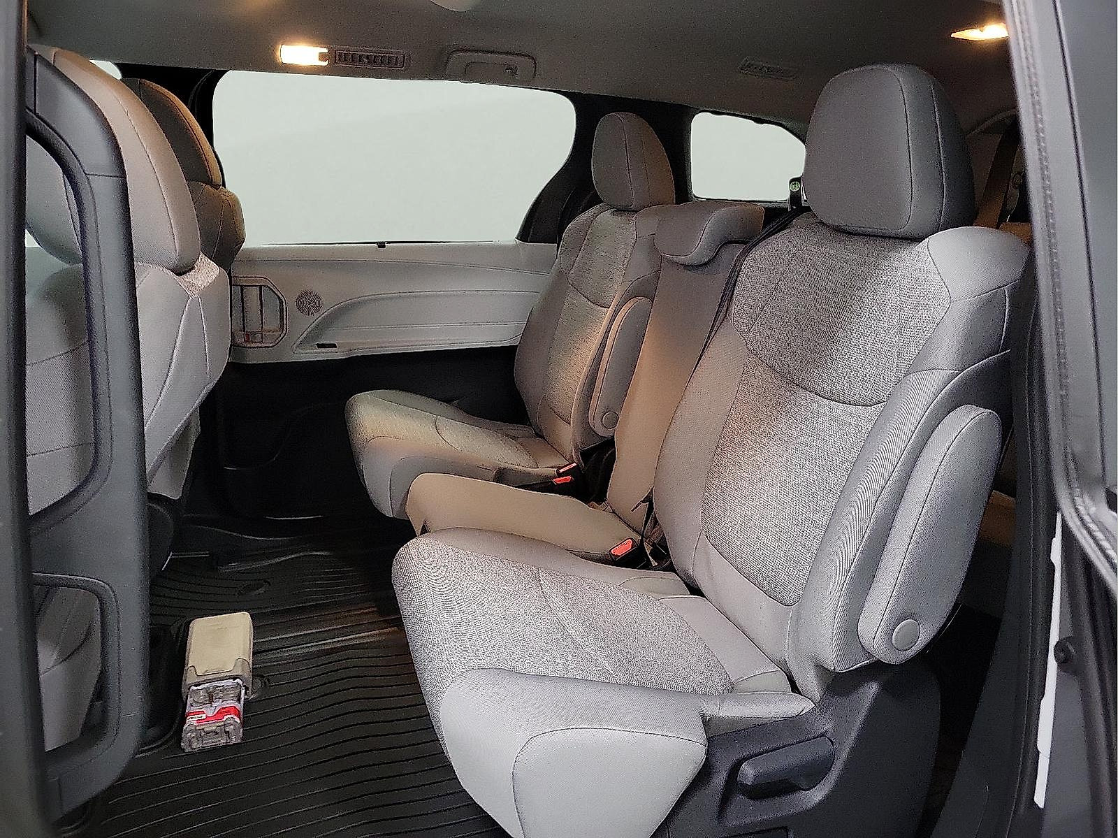 Certified 2026 Toyota Sienna LE FWD image 9