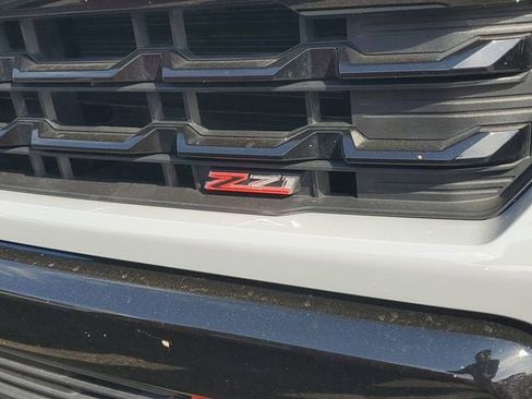 Used 2024 Chevrolet Silverado 1500 LT Trail Boss w/ Convenience Package II AWD/4WD image 4