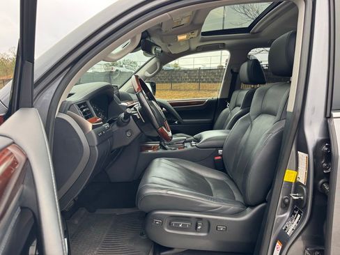 Used 2019 Lexus LX 570 4WD image 26