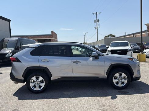 Used 2021 Toyota RAV4 XLE AWD/4WD image 5