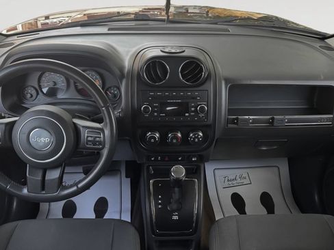 Used 2014 Jeep Patriot Latitude AWD/4WD image 15