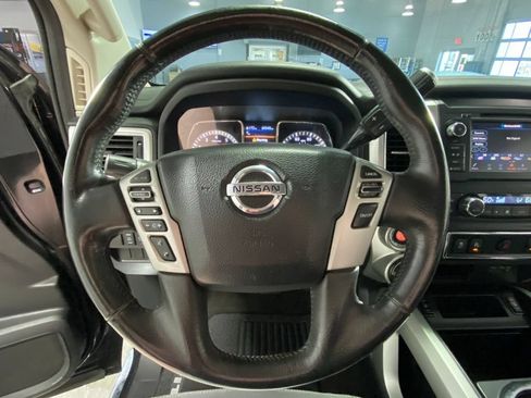 Used 2019 Nissan Titan SV w/ SV Convenience Package AWD/4WD image 20