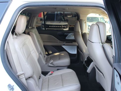 Used 2023 Lincoln Aviator Reserve w/ Equipment Group 201A image 15