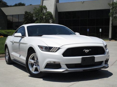 Used 2015 Ford Mustang Coupe RWD image 23