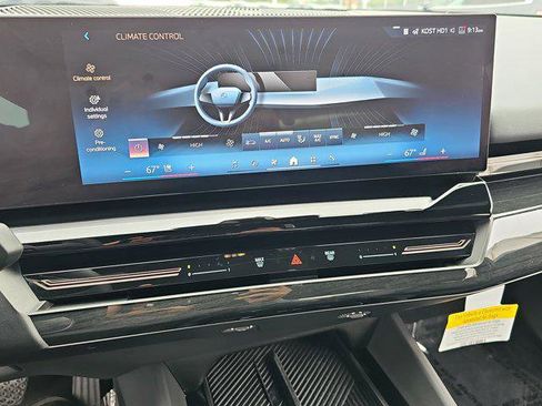 Used 2024 BMW 530i w/ Convenience Package image 25