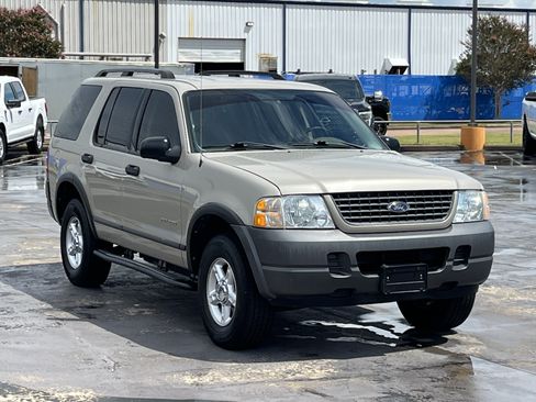 Used 2004 Ford Explorer XLS RWD image 5