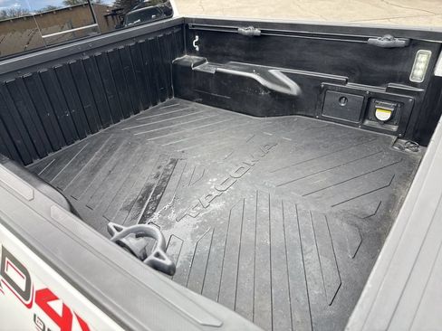 Used 2020 Toyota Tacoma TRD Off-Road AWD/4WD image 12