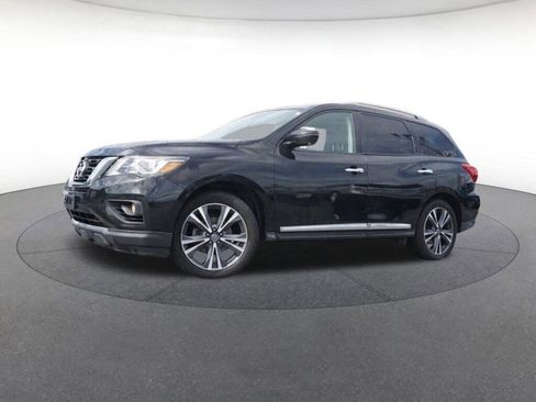 Used 2020 Nissan Pathfinder Platinum image 2