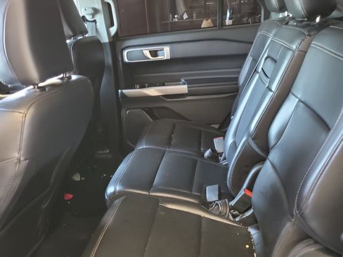 Used 2023 Ford Explorer XLT w/ Equipment Group 202A RWD image 14