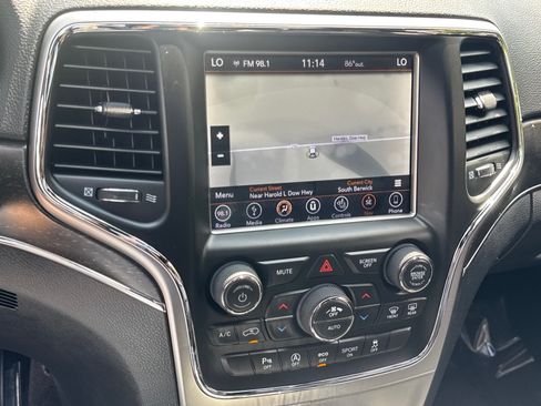 Used 2018 Jeep Grand Cherokee Limited AWD/4WD image 13