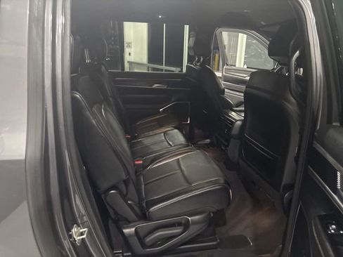 Used 2024 Jeep Wagoneer L Series II w/ Flexible Seating Group image 22