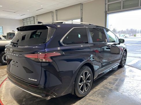 New 2026 Toyota Sienna Platinum image 8
