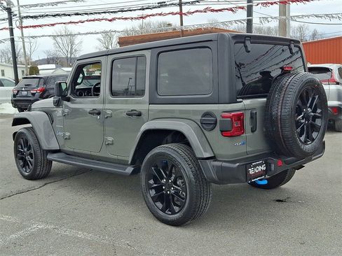 Used 2023 Jeep Wrangler Unlimited Sahara image 7