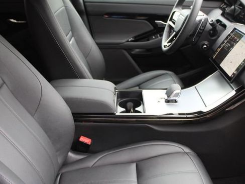 Used 2025 Land Rover Range Rover Evoque S image 3