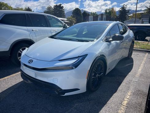 Used 2025 Toyota Prius AWD image 5