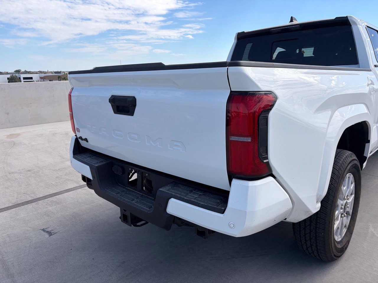 Used 2025 Toyota Tacoma SR5 AWD/4WD image 4
