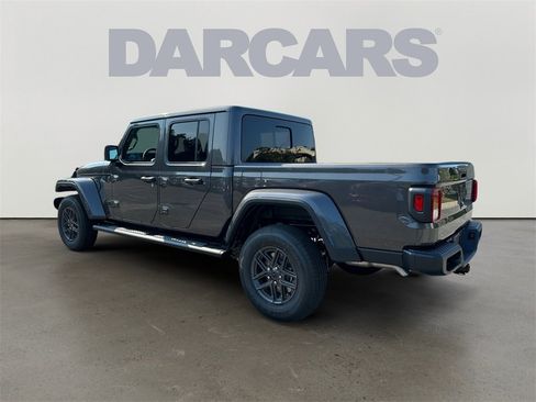 New 2025 Jeep Gladiator Sport image 5