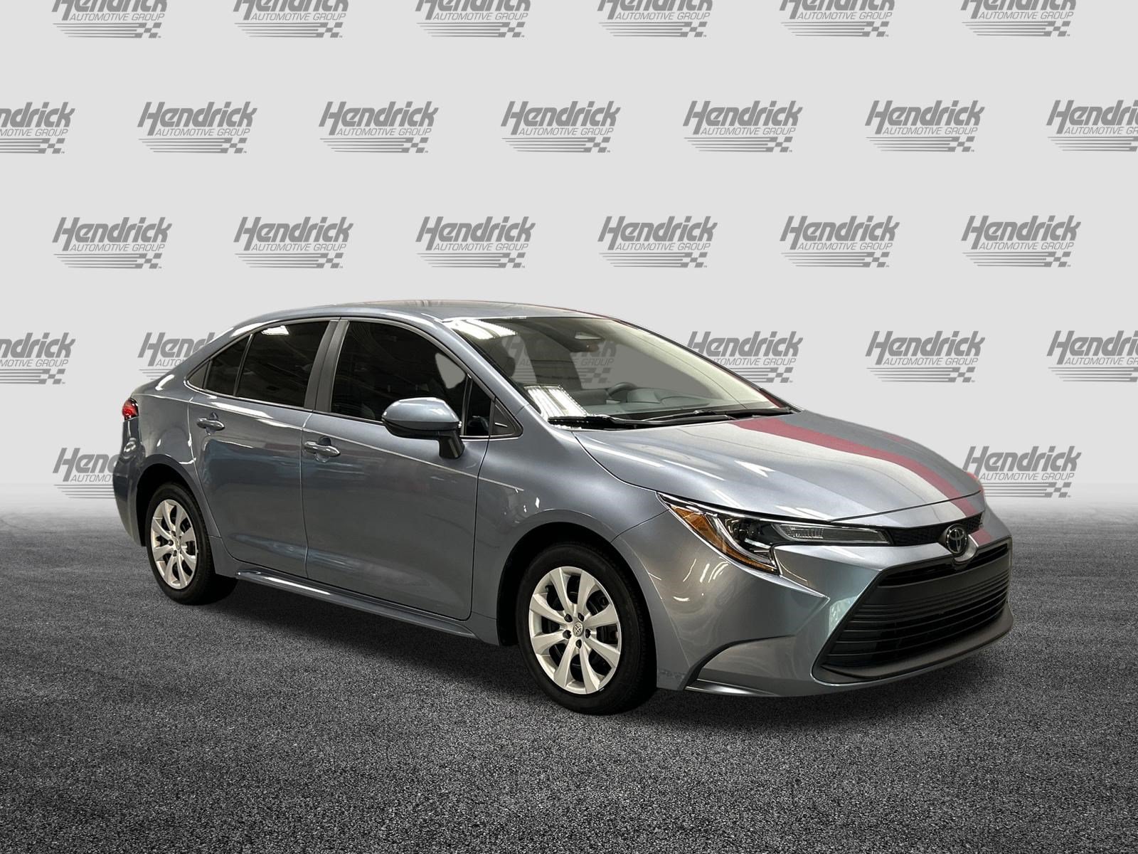 Used 2025 Toyota Corolla LE FWD image 2