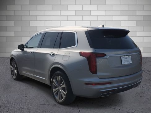 Certified 2024 Cadillac XT6 Premium Luxury w/ Technology Package FWD image 3