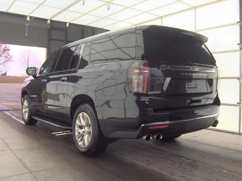 Used 2023 Chevrolet Suburban Premier image 4