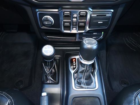 Used 2022 Jeep Wrangler Unlimited Sahara w/ Cold Weather Group image 28