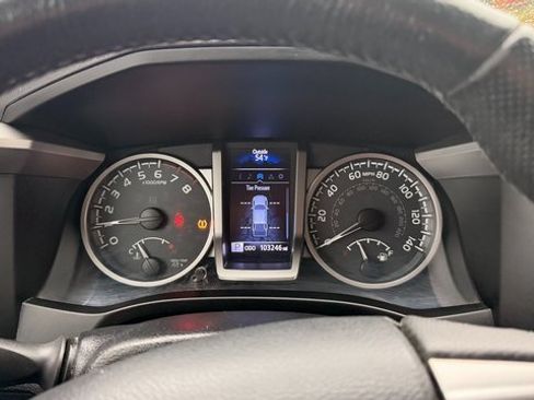 Used 2018 Toyota Tacoma SR5 image 22