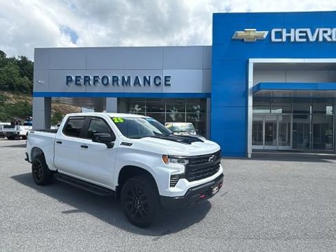 Used 2025 Chevrolet Silverado 1500 LT Trail Boss w/ Convenience Package II AWD/4WD image 1