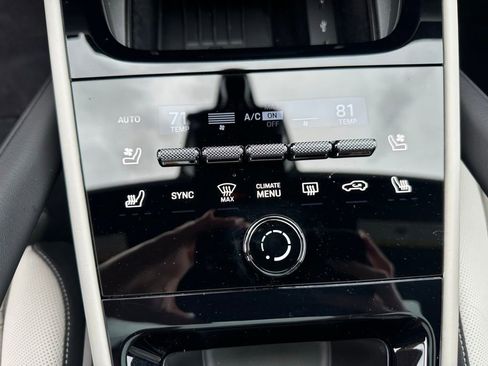 Certified 2025 Porsche Cayenne S image 27