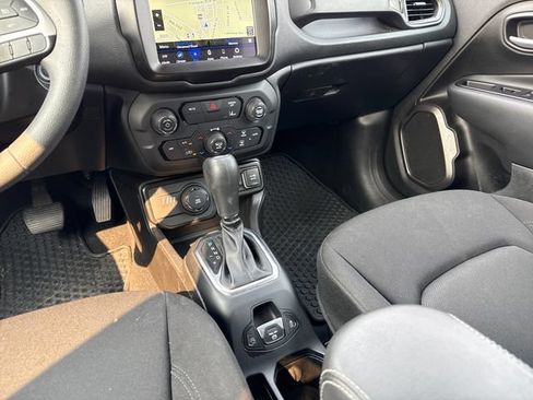 Used 2023 Jeep Renegade Latitude AWD/4WD image 10