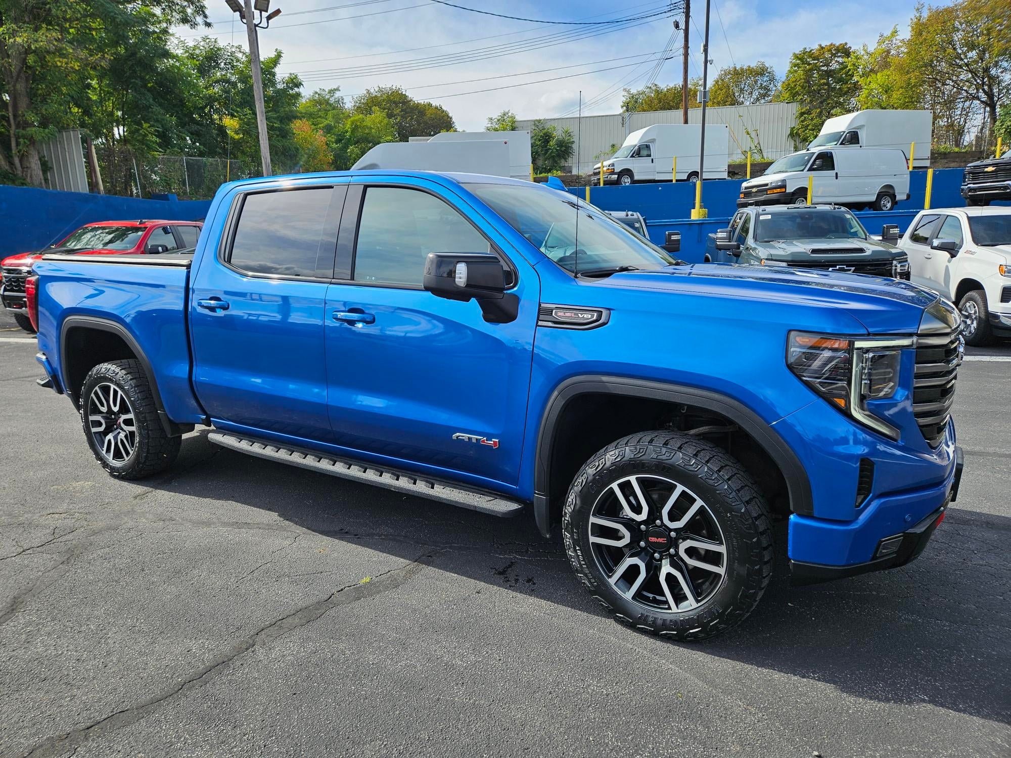 Used 2022 GMC Sierra 1500 AT4 w/ AT4 Premium Package AWD/4WD image 1