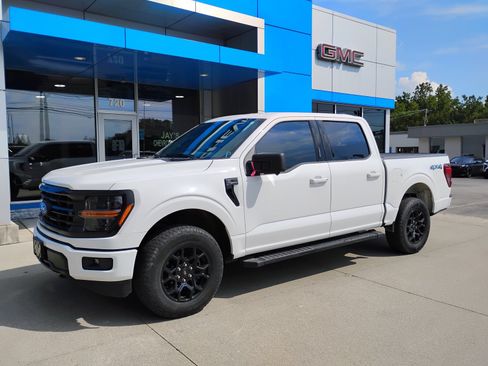Used 2024 Ford F150 XLT w/ XLT Black Appearance Package AWD/4WD image 13