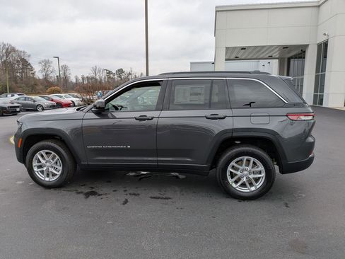 New 2025 Jeep Grand Cherokee Laredo w/ Luxury Tech Group I image 8