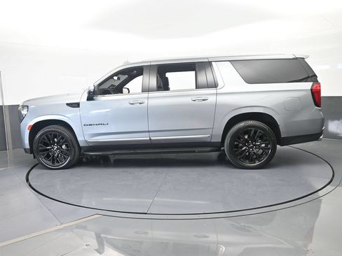 Used 2024 GMC Yukon XL Denali RWD image 3